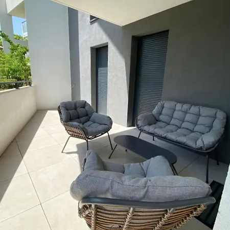 Daire Provencal Escape With Terrace And Garden View *